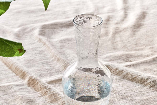 Carafe martelée Yala - Verre transparent
