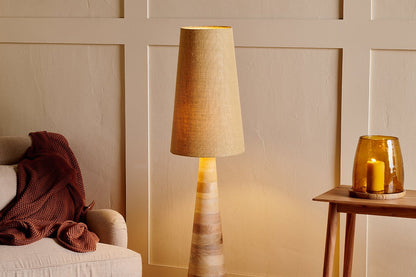 Lampadaire conique Chameli en bois de manguier