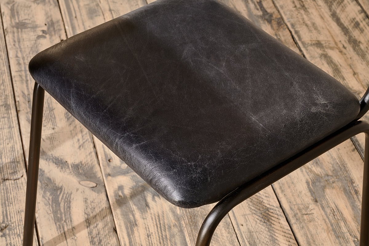 Chaise de salle à manger Iswa en cuir et rotin - Noire