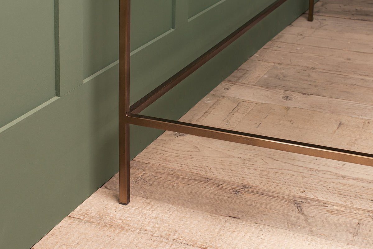 Bureau en fer et verre de Nakuru