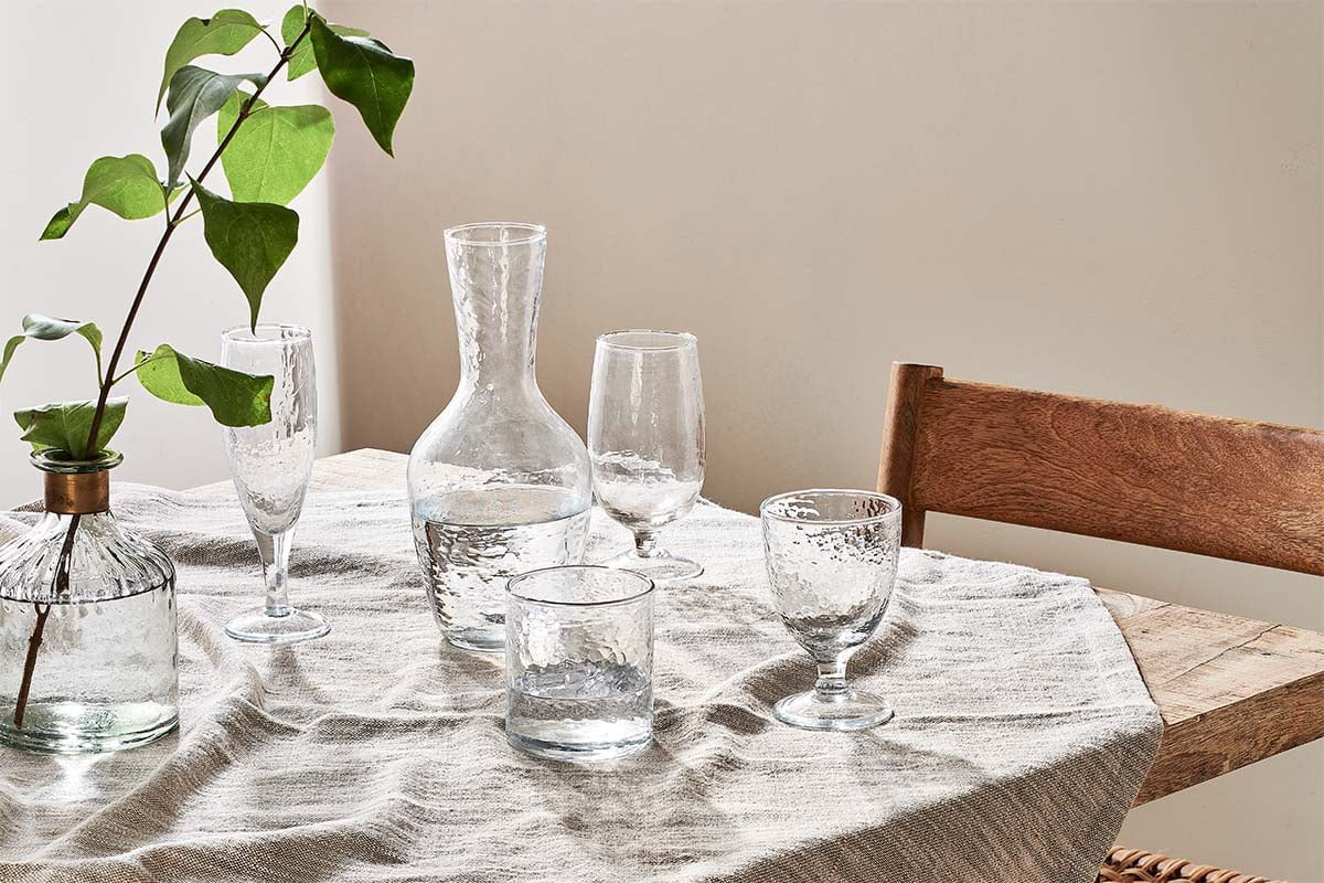 Carafe martelée Yala - Verre transparent