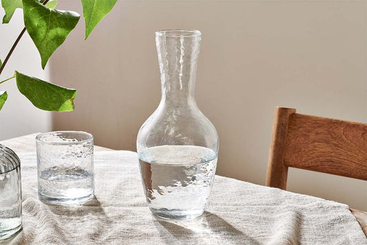 Carafe martelée Yala - Verre transparent